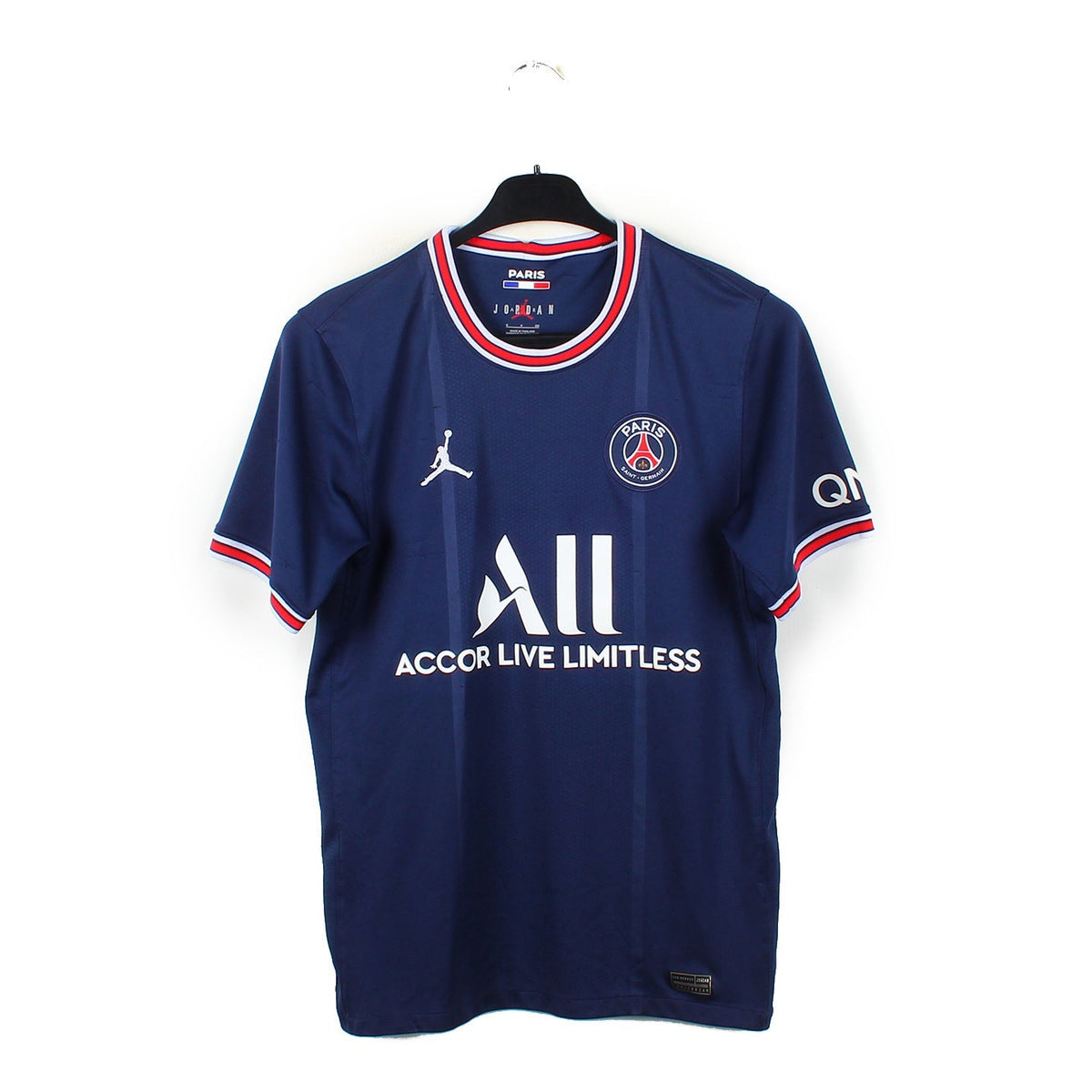 PSG : le nouveau maillot présenté avec Neymar PSG : le nouveau maillot présenté avec Neymar