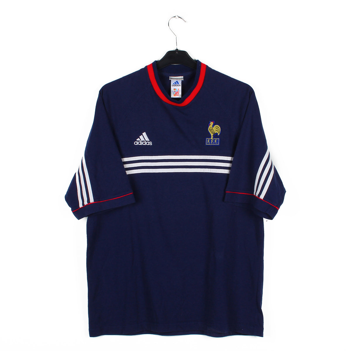 Maillot domicile de l'équipe de France, finale de la Coupe du Monde 1998, signé par Zinédine Zidane (certificat d'authenticité inclus), taille L Maillot domicile de l'équipe de France, finale de la Coupe du Monde 1998, signé par Zinédine Zidane (certificat d'authenticité inclus), taille L