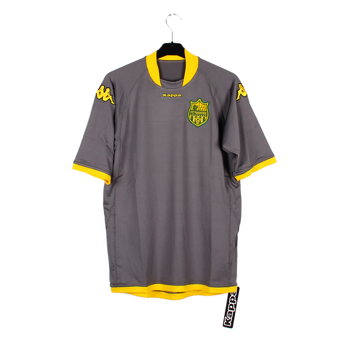 Presentata la prima maglia del FC Nantes 25-26 - Ispirazione anni '80 Presentata la prima maglia del FC Nantes 25-26 - Ispirazione anni '80
