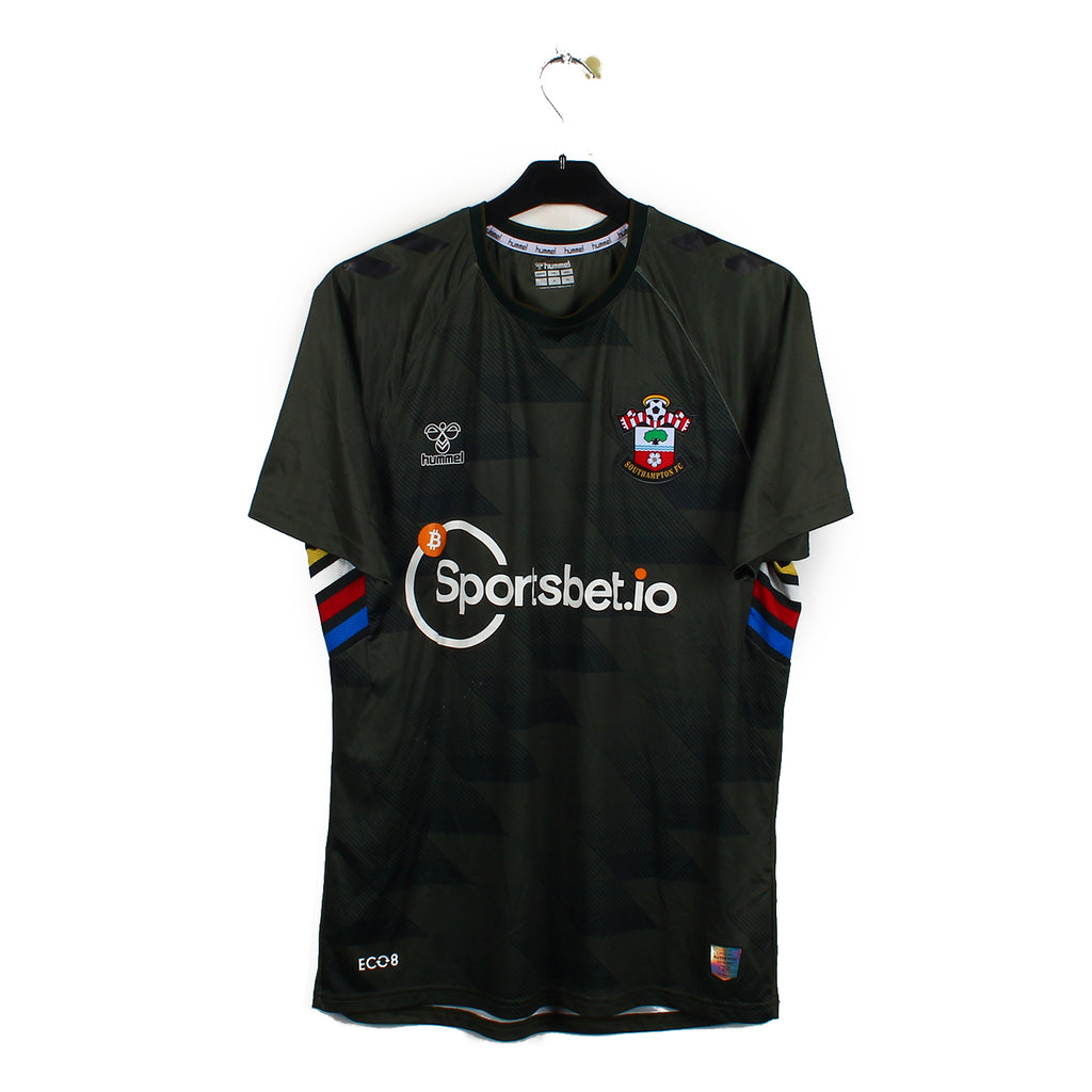 hummel réédite des maillots iconiques de Southampton hummel réédite des maillots iconiques de Southampton