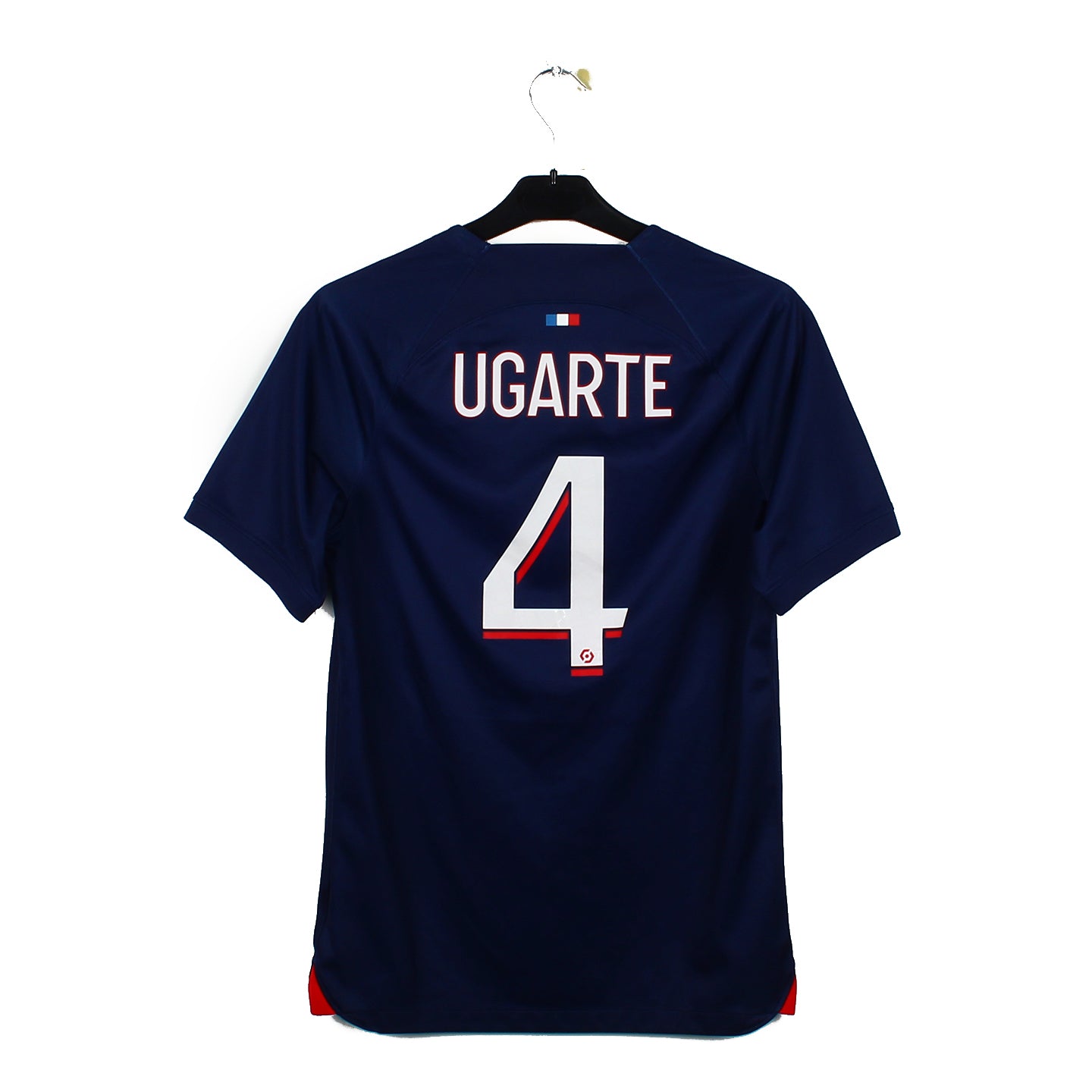 FLOCAGE OFFICIEL UGARTE N°4 Ligue 1 PSG 23/24 Home FLOCAGE OFFICIEL UGARTE N°4 Ligue 1 PSG 23/24 Home