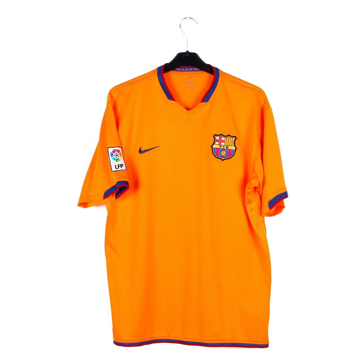 La magie de Ronaldinho renaît : Le maillot iconique de Barcelone