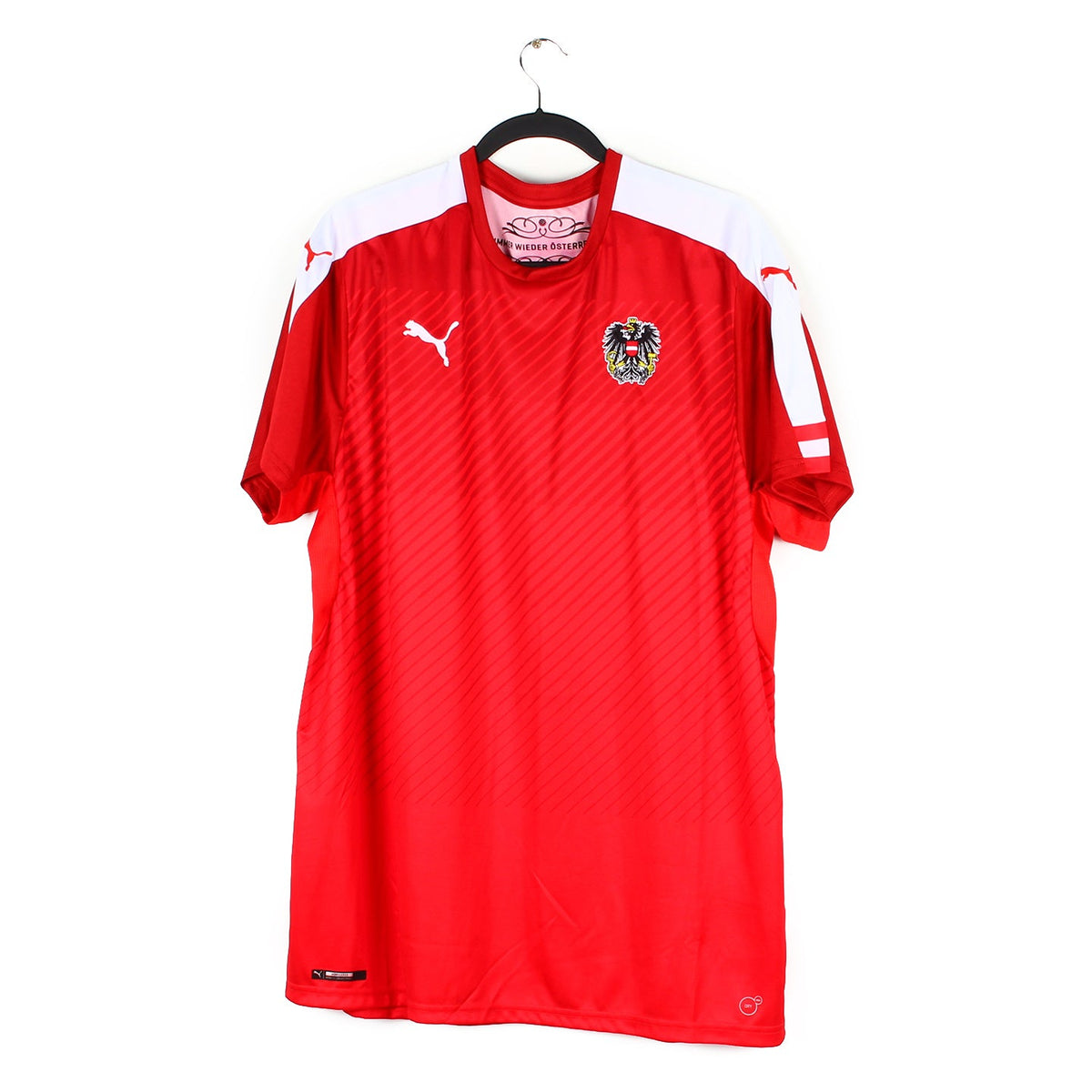 Ils Revendent Des Maillots De Football Vintages Et Mythiques La Presse