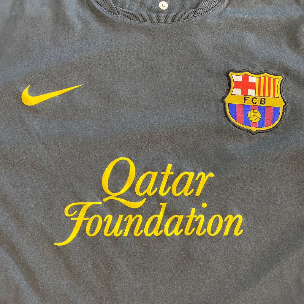 maillot barcelone gris et jaune vintage saison 2011-2012 qatar foundation